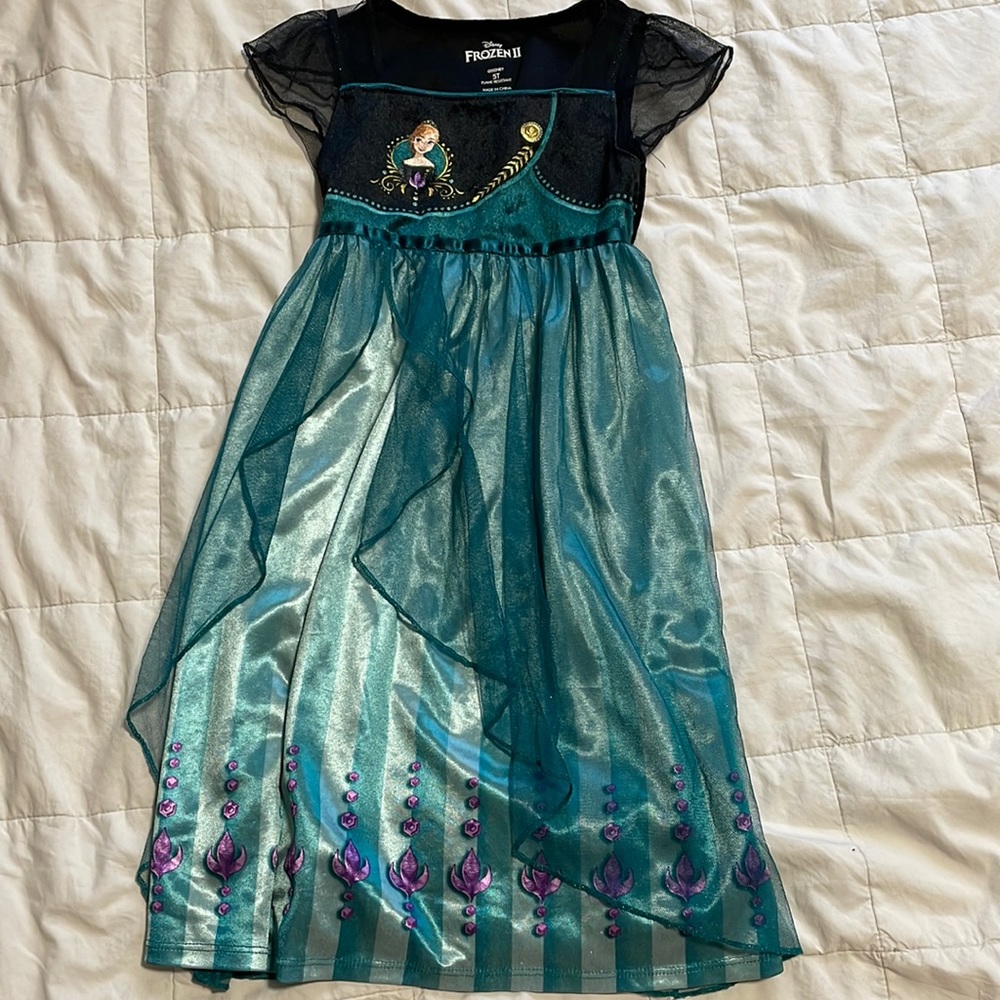 Disney Frozen II Anna nightgown